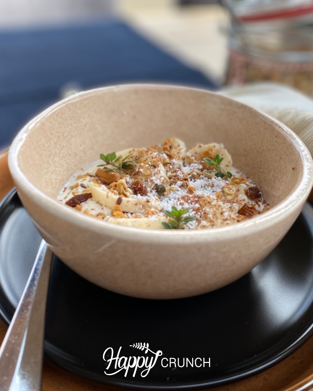 Wist je dat kaneel niet alleen lekker is, maar ook helpt om je bloedsuiker stabiel te houden? Een snufje door je yoghurt met Happy Crunch en je hebt een écht herfstontbijt. 🍎🥣

Angelique 👩🏼‍🍳�

#gezondbegin #herfstkruiden #granolaabonnement #happycrunch #flexibelgenieten #versgemaakt #thuisbezorgd