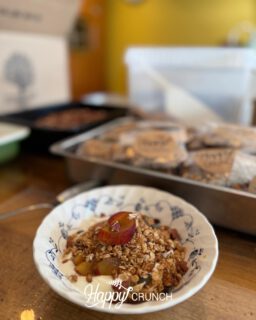 Deze is zeker wel te pruimen. Lekker tussendoortje voor bij het bakken van proefzakjes granola!
Angelique ๐ฉ๐ผโ๐ณ
#granola #metliefdegemaakt #versgebakken #granolaabonnement #authentiek