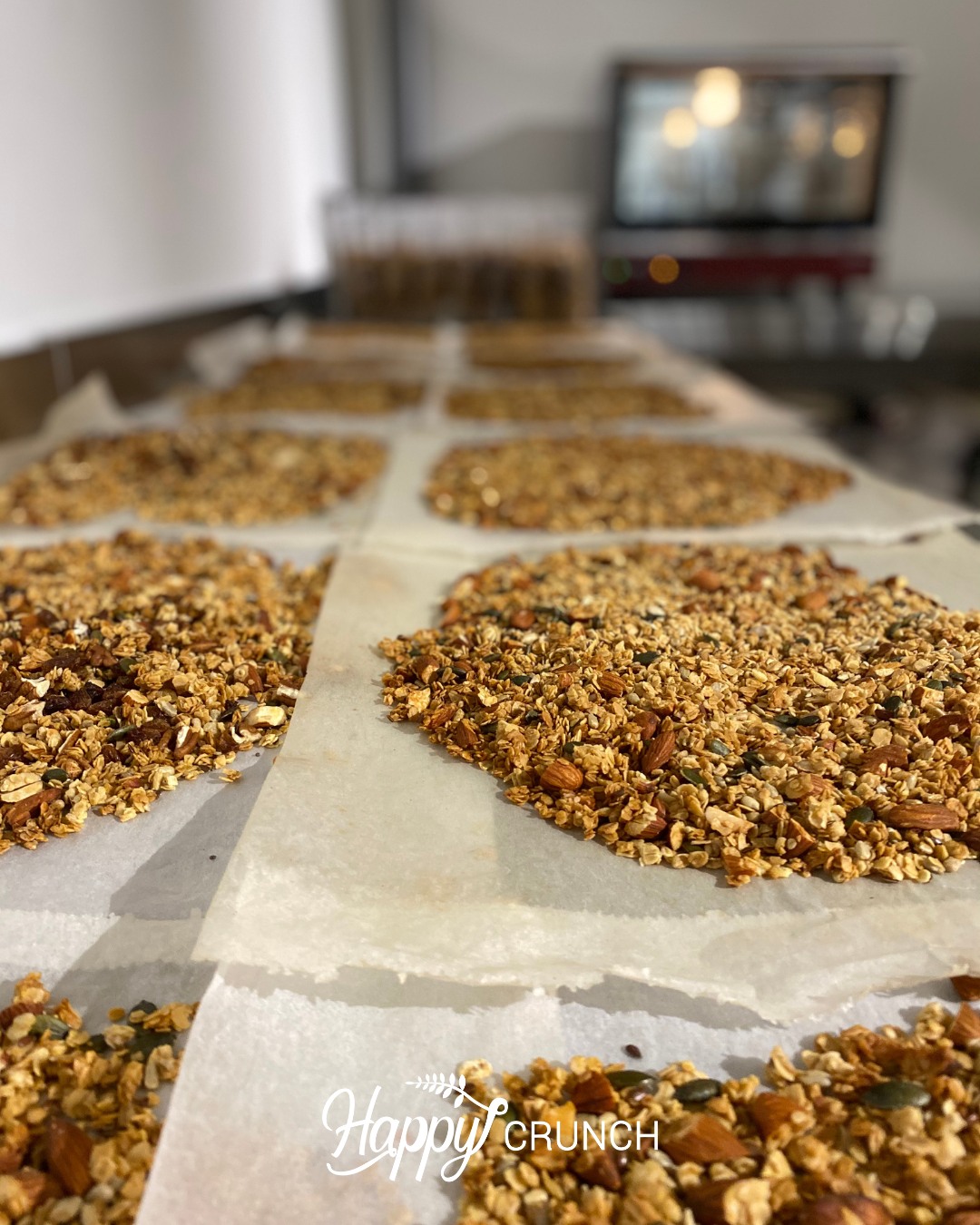 Havermout, noten, pitten… allemaal belangrijk. Maar weet je wat écht het verschil maakt? Dat alles met liefde gebakken wordt. 💛

Angelique 👩🏼‍🍳

#metliefdegemaakt #ambachtelijk #granolaabonnement #happycrunch #flexibelgenieten #versgemaakt #thuisbezorgd