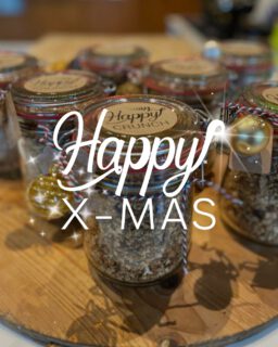 𝗙𝗶𝗷𝗻𝗲 𝗳𝗲𝗲𝘀𝘁𝗱𝗮𝗴𝗲𝗻 𝗮𝗹𝗹𝗲𝗺𝗮𝗮𝗹!🌟
Geniet van de kleine momenten, van knapperige ontbijtjes tot gezellige middagen met familie en vrienden/

Dankjewel dat je er dit jaar weer bij was 💛

Angelique 👩🏼‍🍳

#fijnefeestdagen #happycrunch #dankbaar #versgebakken #granolaabonnement