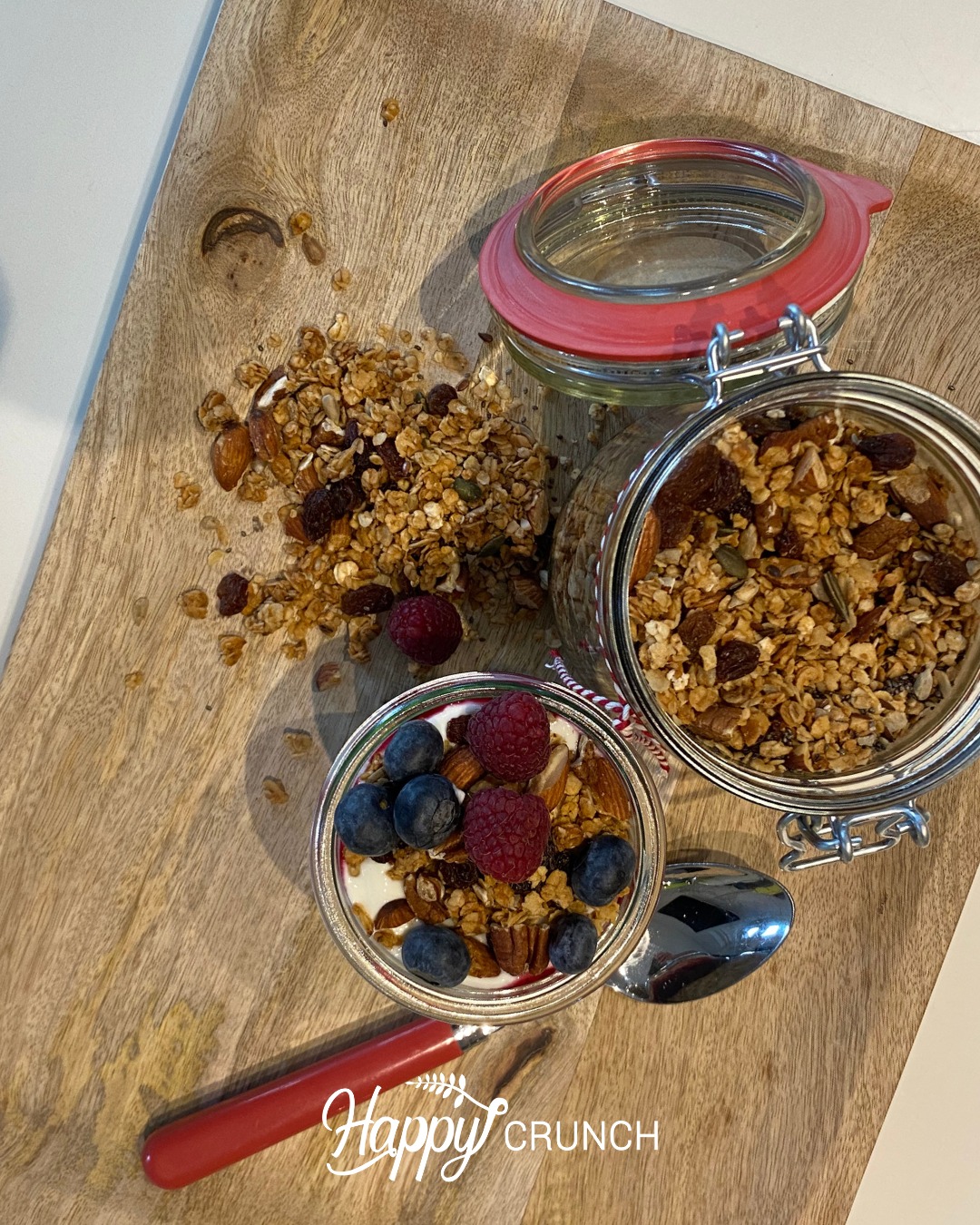 Terwijl de kruidnoten, schuimpjes en chocoladeletters al op tafel staan, is een schaaltje yoghurt met granola mijn redder in nood ๐
Een beetje balans mag ook met Sinterklaas, toch? ๐ฅฃ Maak er een heerlijk avondje van, vanavond ๐
Angelique ๐ฉ๐ผโ๐ณ
#sinterklaasavond #happycrunch #balansisinhetleven #versgebakken #granolaabonnement #happycrunchmomentje #granolaabonnement #happycrunch #flexibelgenieten #versgemaakt #thuisbezorgd