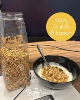 𝗡𝗶𝗲𝘂𝘄𝗲 𝗸𝗹𝗮𝗻𝘁, 𝗻𝗶𝗲𝘂𝘄𝗲 𝗹𝗶𝗲𝗳𝗱𝗲… 𝘃𝗼𝗼𝗿 𝗛𝗮𝗽𝗽𝘆 𝗖𝗿𝘂𝗻𝗰𝗵! 💛
Ze is zó enthousiast dat de granola zelfs mee gaat naar kantoor, dat is nog eens een compliment! 🥣✨

Waar neem jij jouw Happy Crunch graag mee naartoe?

Angelique 👩🏼‍🍳

#happycrunch #blijeklanten #kantoorsnack #granolaontour #metliefdegemaakt #versgebakken #granolaabonnement #happycrunchmomentje #granolaabonnement #happycrunch #flexibelgenieten #versgemaakt #thuisbezorgd